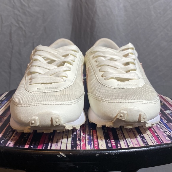 Wmns Nike Day Break Sail Snakeskin Sneakers - Picture 4 of 15